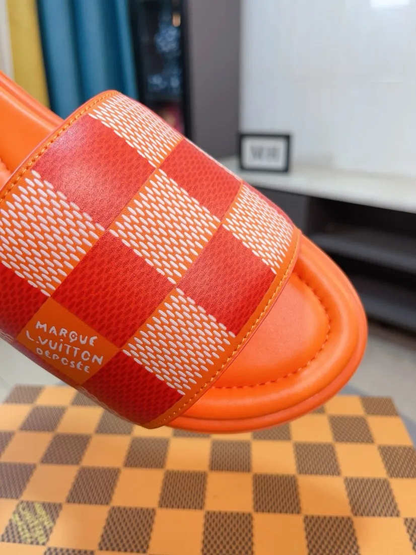 Men's shoes 💰340🌹🌹 (lv-Louis Vuitton) New men's slippers, high-end boutique, exquisite embossed logo decoration on the upper, fine workmanship, super soft soles, casual, loose and comfortable, a must-have in summer! \nsize：38-44